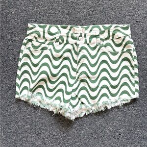 Altard State Green and White Patterned Women Shorts - Like New